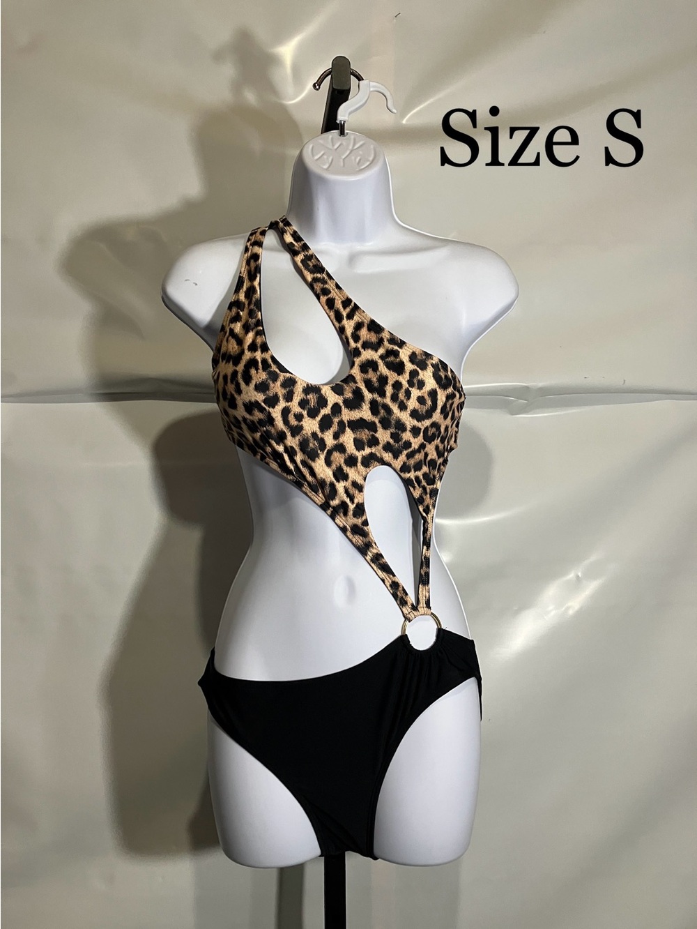 Women’s One-Shoulder Leopard Cutout One-Piece Swimsuit Size Small